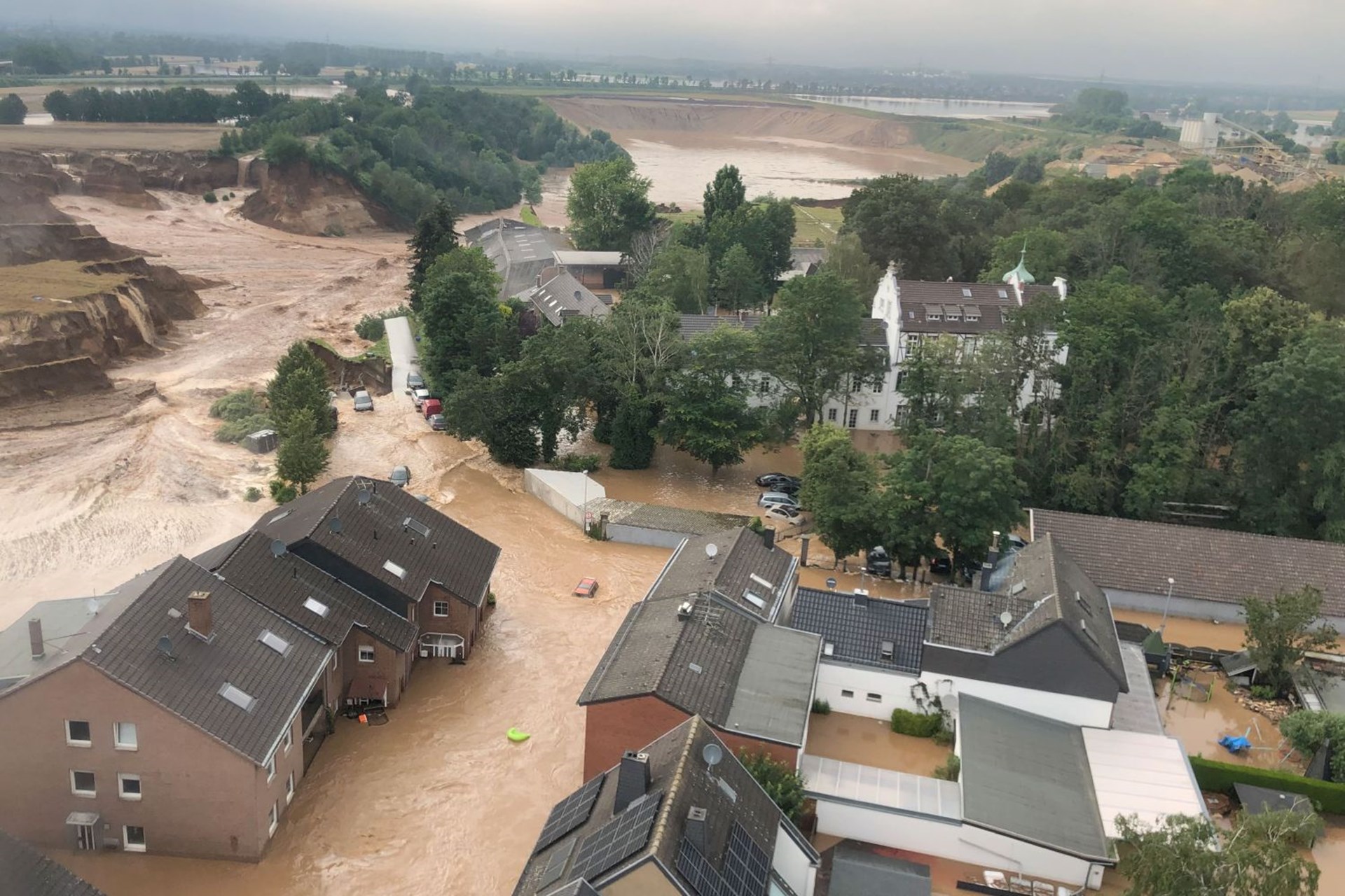Fluten in Deutschland: Caritas hilft