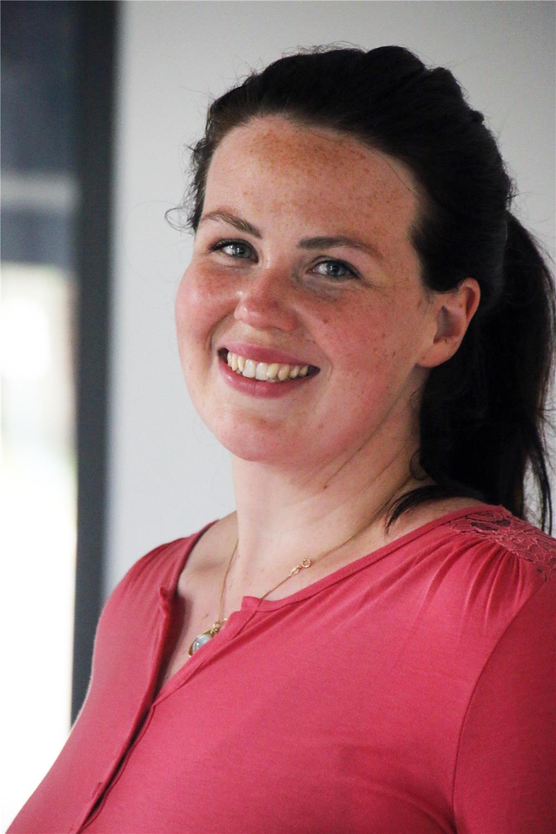 Porträtfoto von Juliane Büker