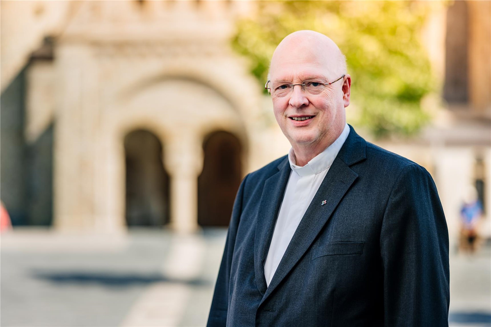 Generalvikar Alfons Hardt bittet die Kirchengemeinden des Erzbistums Paderborn, seine Seelsorgerinnen und Seelsorger sowie die Mitarbeitenden der Caritas um Unterstützung für die Menschen.
